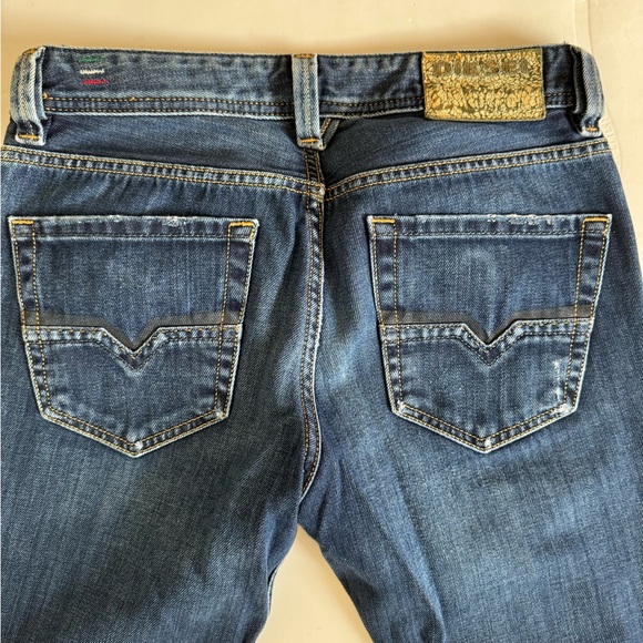 Diesel Larkee Button Fly Distressed Jeans 008RQ Men’s Size 29x30 Pre-owned - Picture 3 of 7